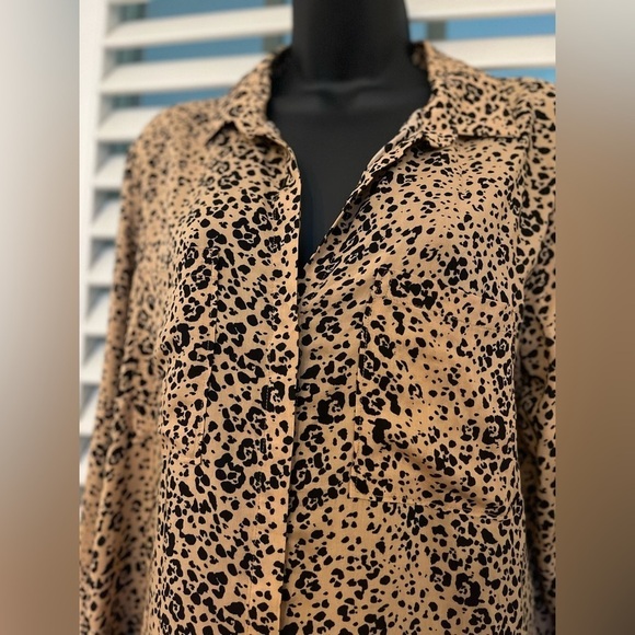 Cloth & Stone for Anthropologie Animal Print Blouse Sz Medium - Picture 4 of 10